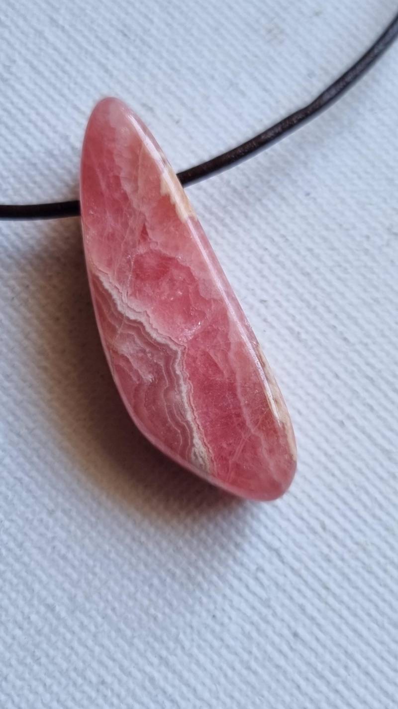 Rhodochrosit in Toller Qualität Mit Lederband von ElkesEdelsteinstube