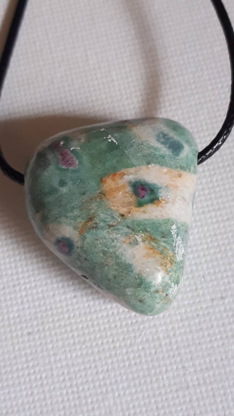 Rubin-Fuchsit Mit Wachskordel von ElkesEdelsteinstube