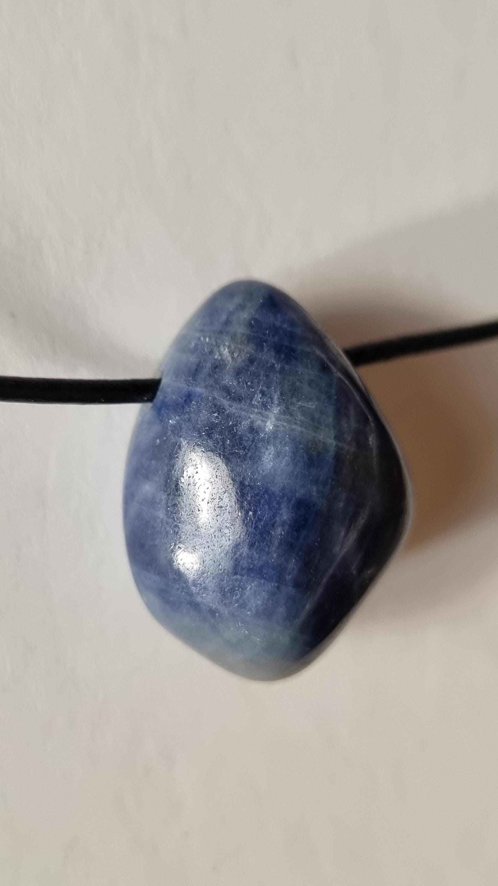 Saphir Mit Lederband Saphir Mit Lederband von ElkesEdelsteinstube