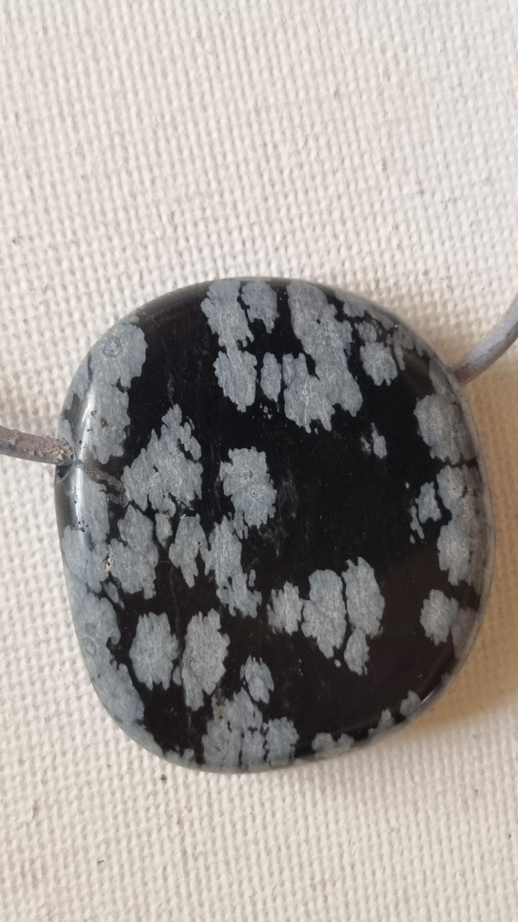 Schneeflocken Obsidian Mit Lederband von ElkesEdelsteinstube