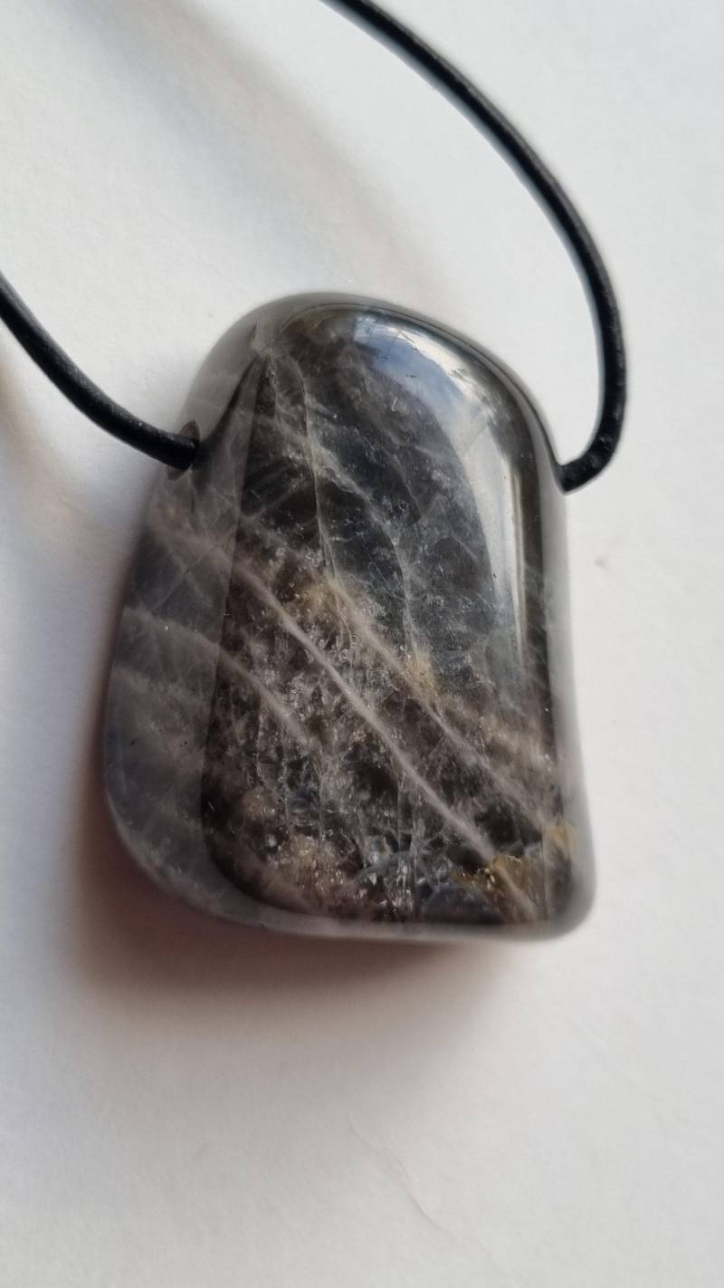 Schwarzer Mondstein Mit Lederband von ElkesEdelsteinstube