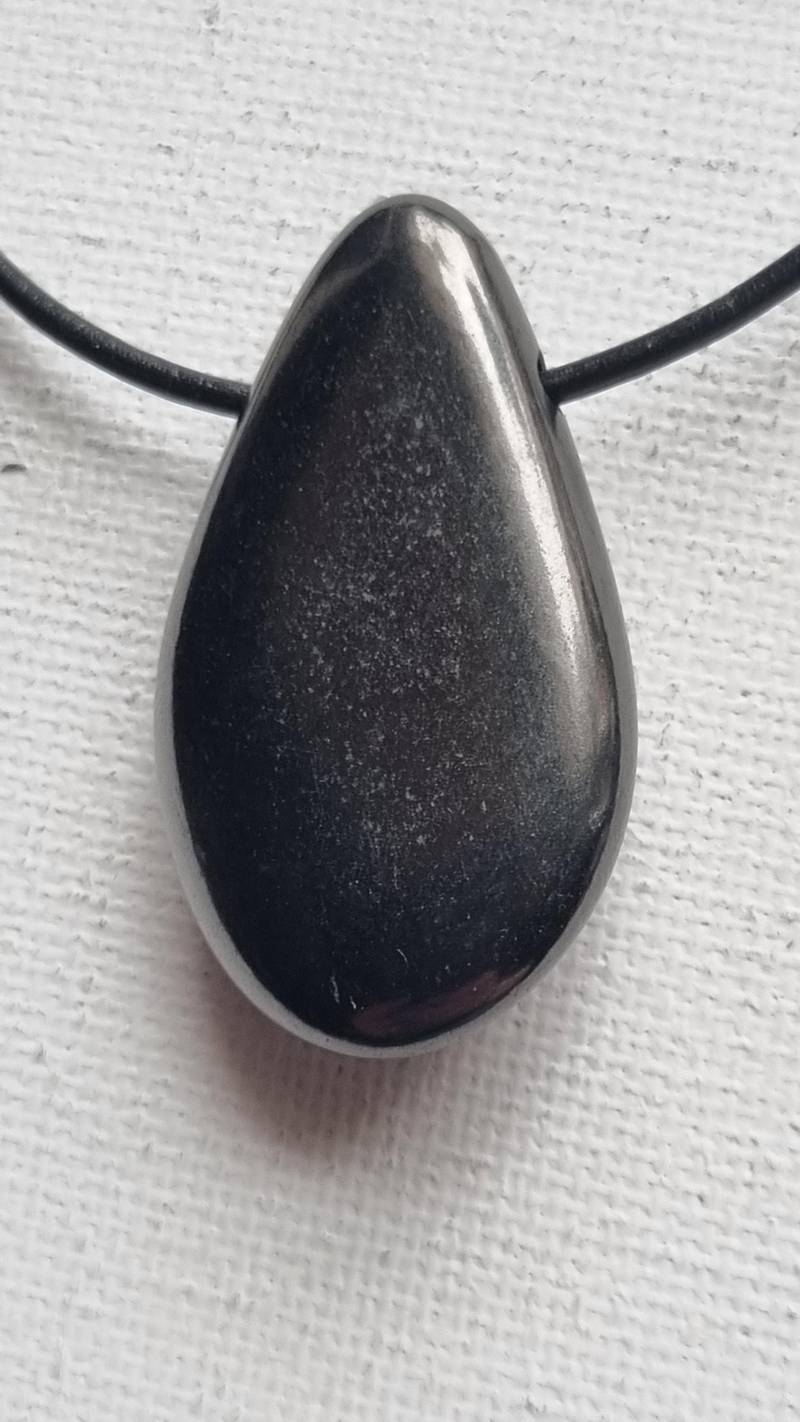 Shungit Mit Lederband von ElkesEdelsteinstube