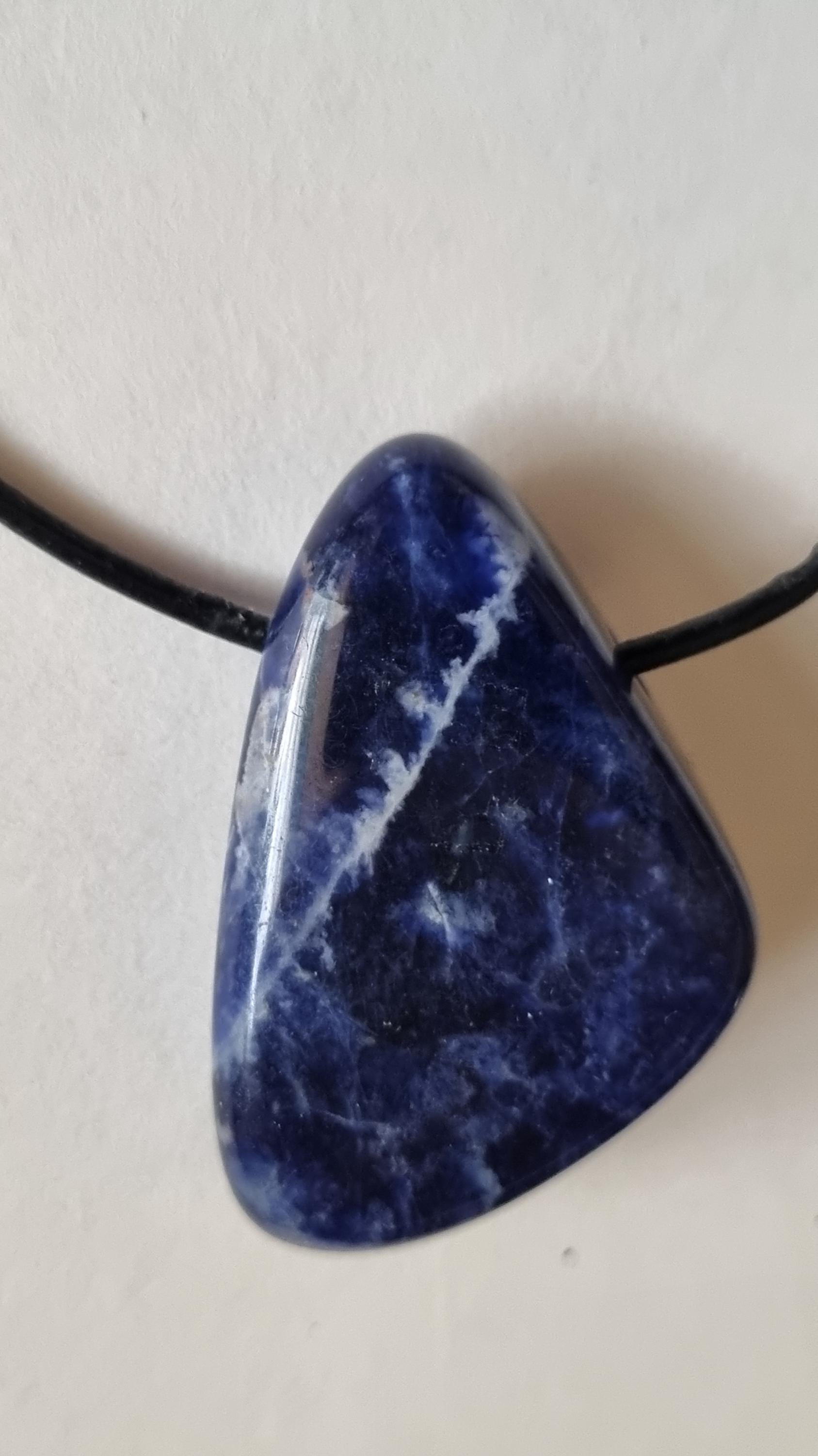 Sodalith in Toller Qualität Mit Lederband von ElkesEdelsteinstube