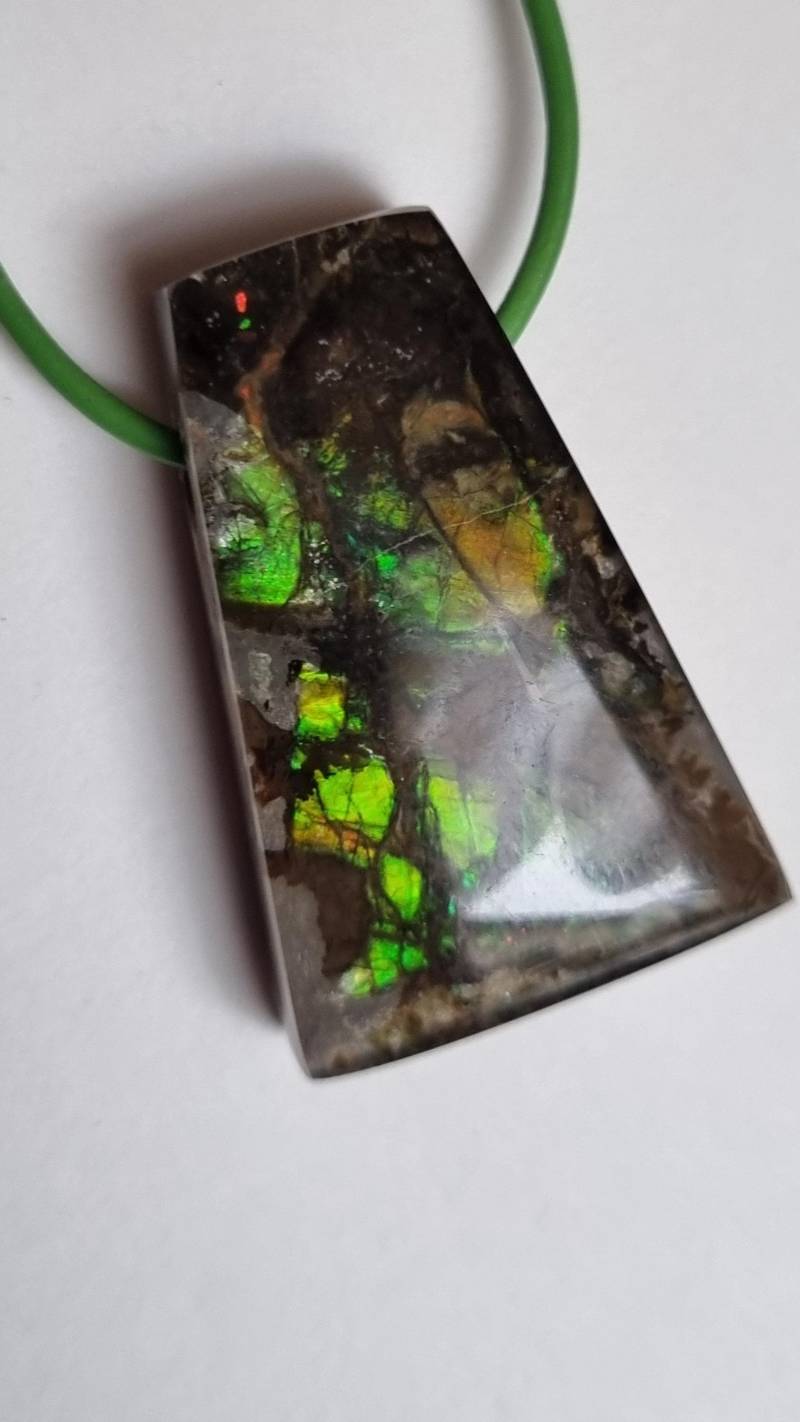 Soo Schön, Ammolith Mit Lederband von ElkesEdelsteinstube