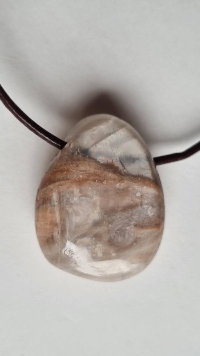 Soo Schön, Mondstein Mit Lederband von ElkesEdelsteinstube