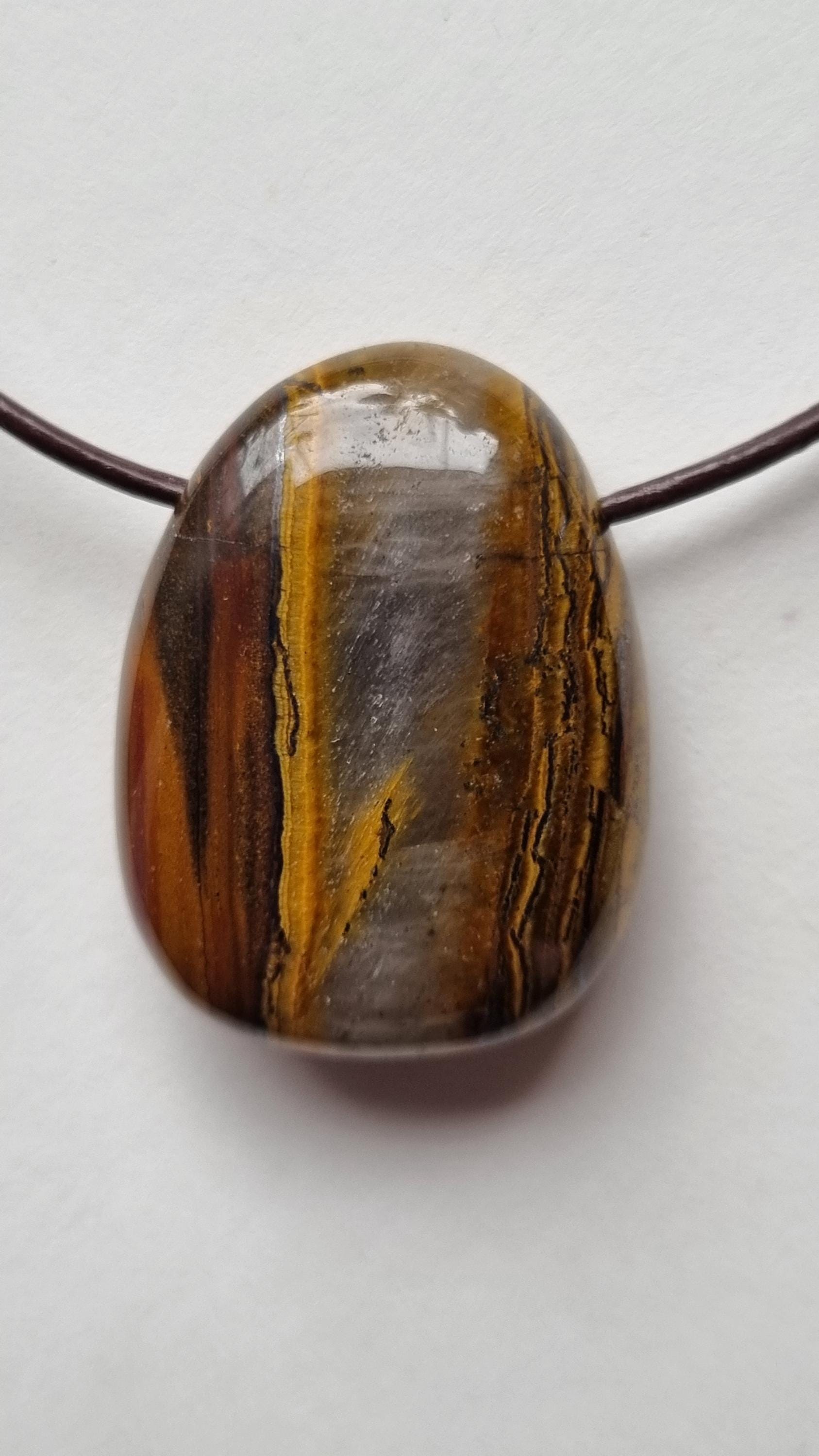 Tigeraugenjaspis Mit Lederband von ElkesEdelsteinstube