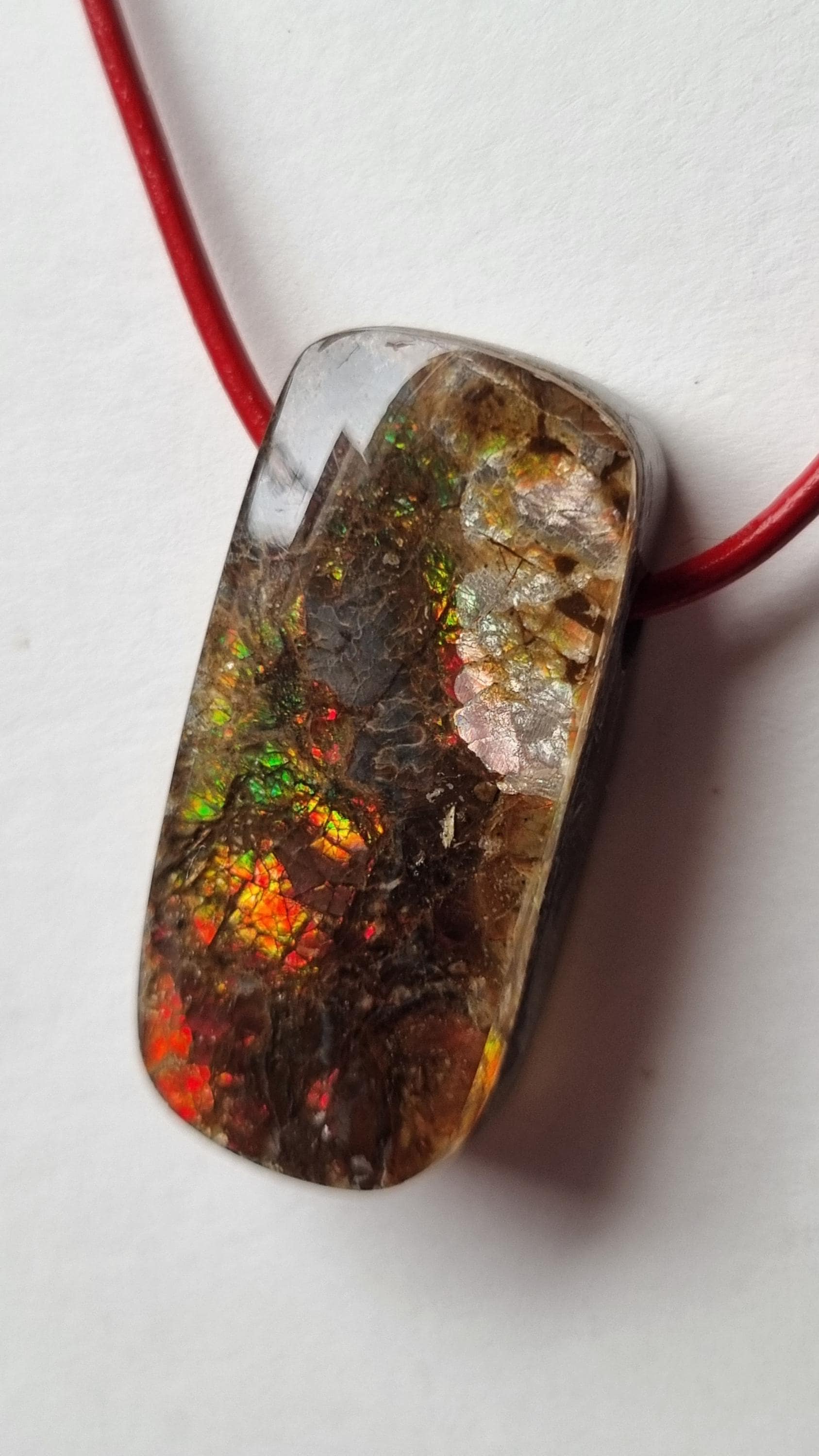 Traumhaft Schön, Ammolith Mit Lederband von ElkesEdelsteinstube