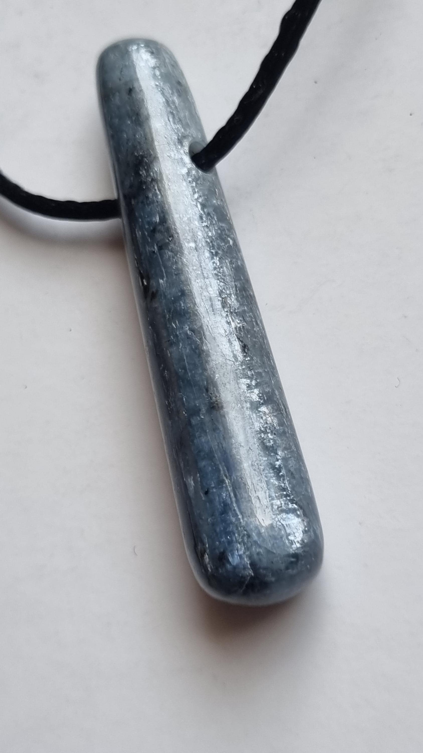 Traumhaft Schön, Disthen-Kyanit Mit Seidenkordel von ElkesEdelsteinstube