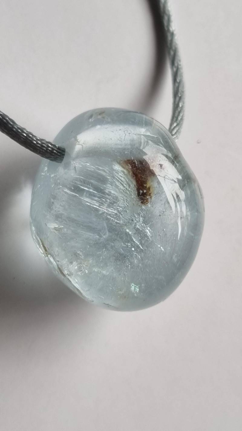 Traumhaft Schön, Hellblauer Topas Mit Seidenkordel von ElkesEdelsteinstube