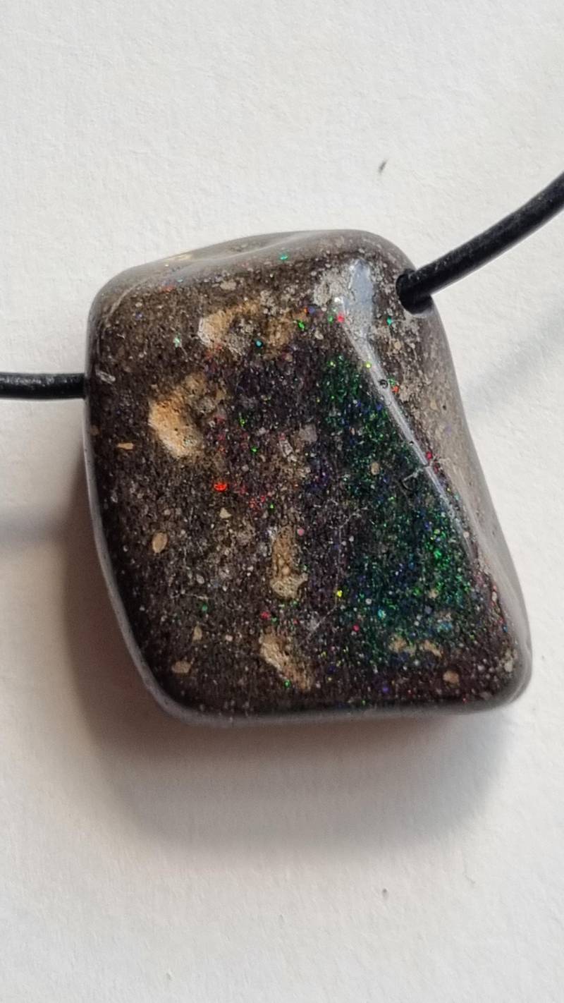 Traumhaft Schön, Honduras Opal Mit Lederband Traumhaft Schön, Honduras Opal Mit Lederband von ElkesEdelsteinstube