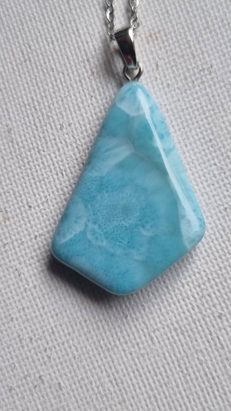 Traumhaft Schön, Larimar Anhänger Mit Gratis-Kette von ElkesEdelsteinstube
