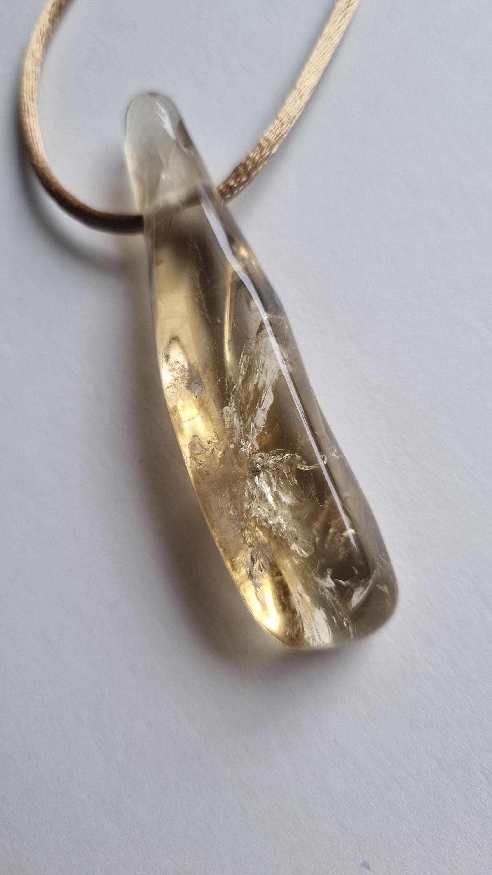 Traumhaft Schön, Natur-Citrin Mit Seidenkordel von ElkesEdelsteinstube