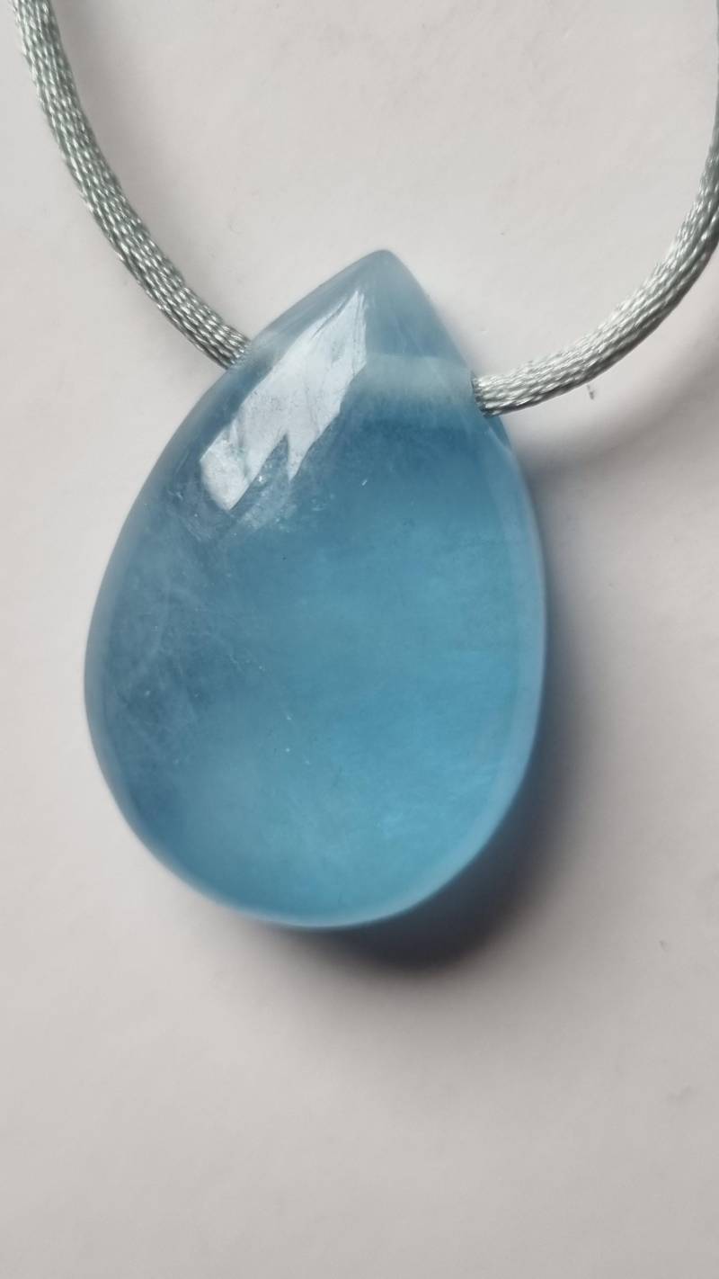 Traumhafter Aquamarin Mit Seidenkordel von ElkesEdelsteinstube
