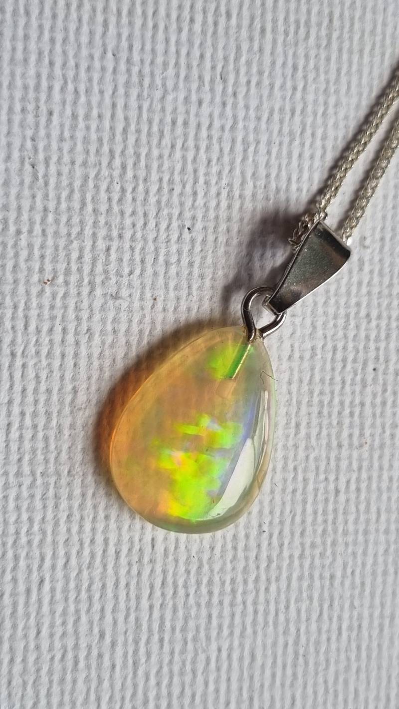 Welo-Opal Anhänger Mit Gratis-Silberkette, Traumhaft Schön von ElkesEdelsteinstube