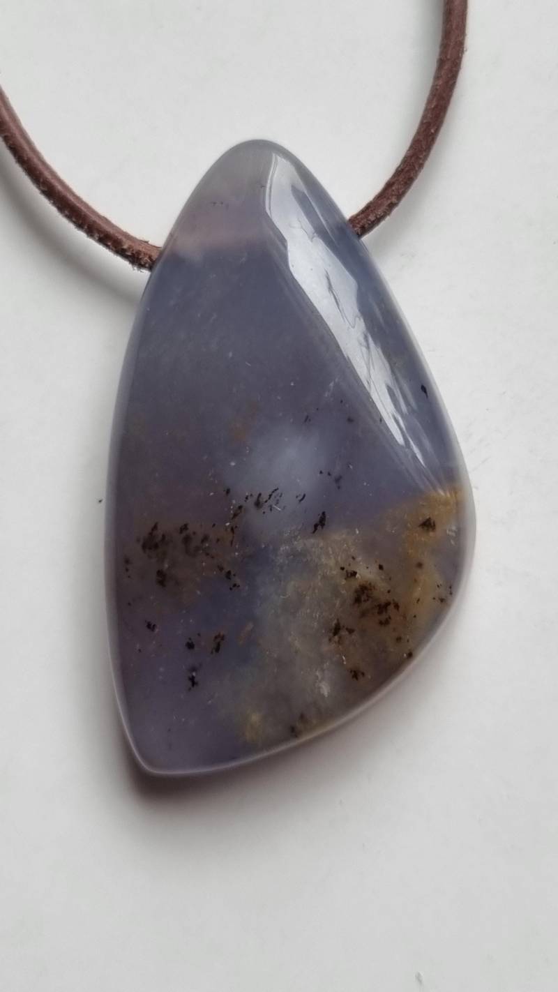 Wunderschön, Chalcedon Mit Seidenkordel von ElkesEdelsteinstube