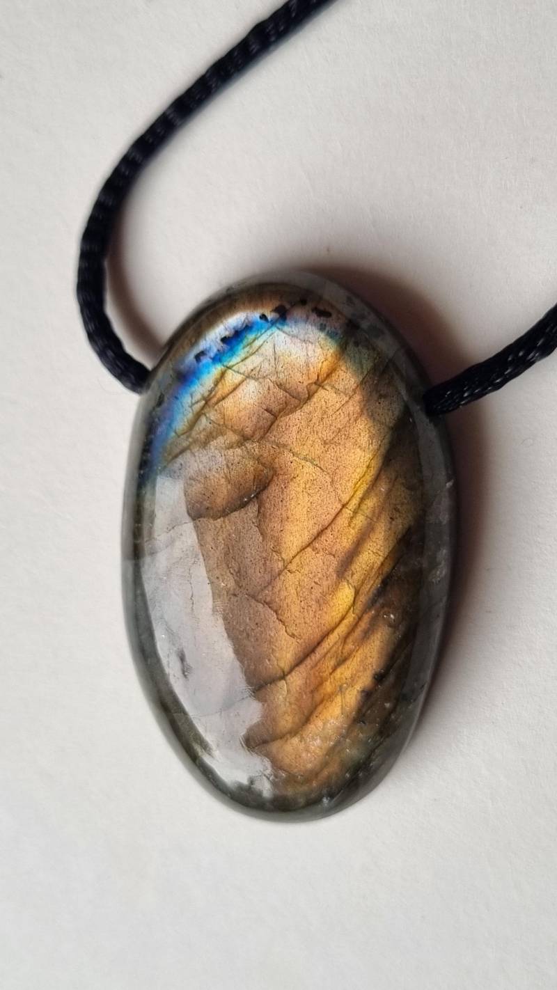 Wunderschön, Labradorit Mit Seidenkordel von ElkesEdelsteinstube