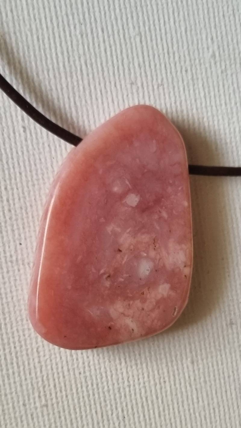 Wunderschön, Pink-Opal | Peru Mit Lederband von ElkesEdelsteinstube