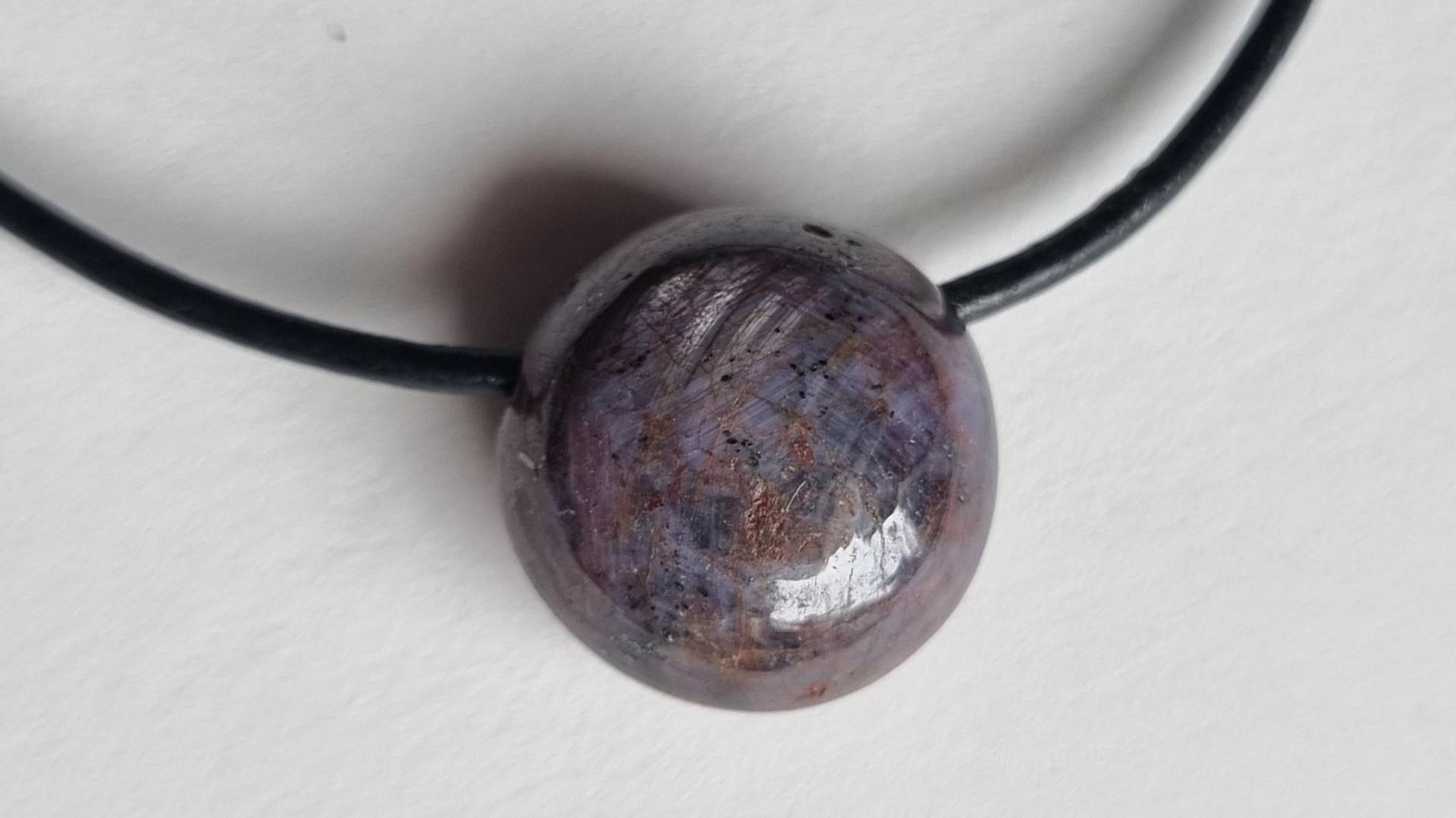 Wunderschön, Rubin Mit Lederband von ElkesEdelsteinstube