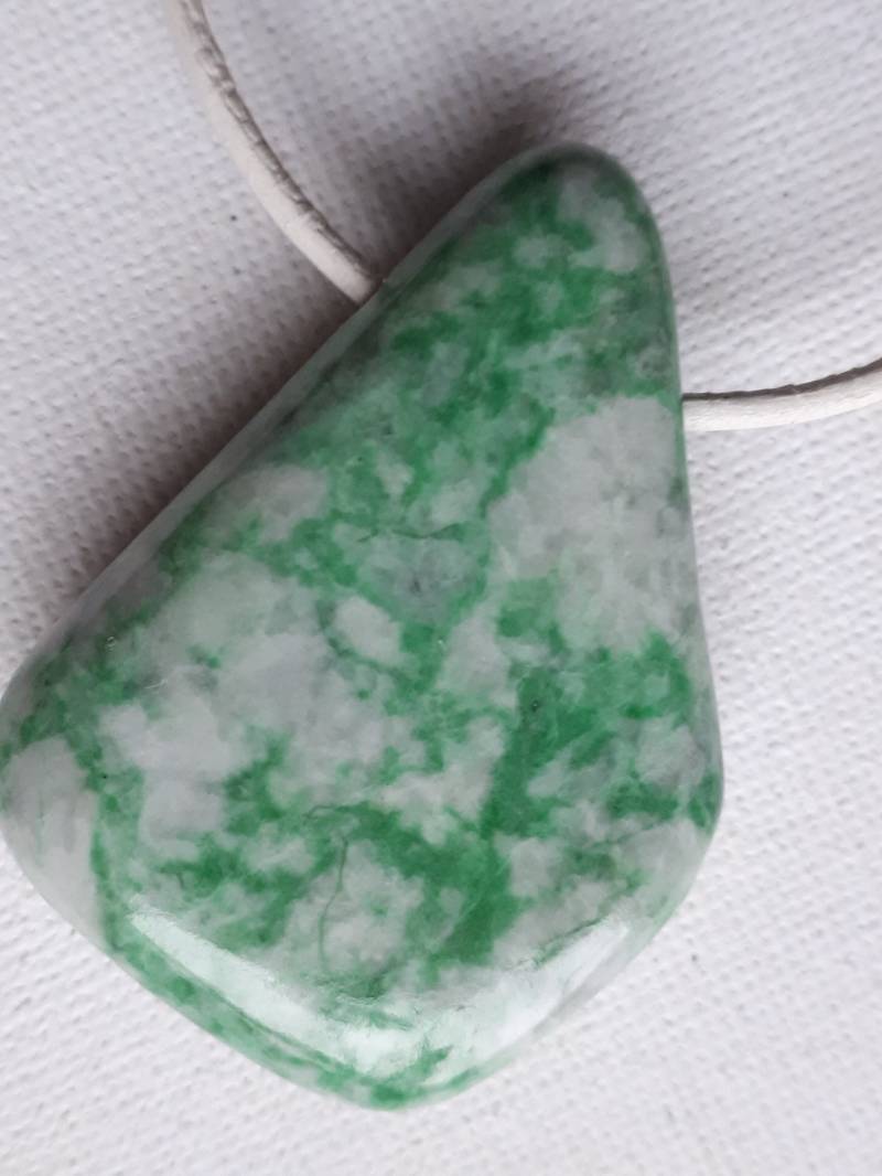 Wunderschön Und Selten, Jadeit | Jade Aus China Mit Lederband von ElkesEdelsteinstube
