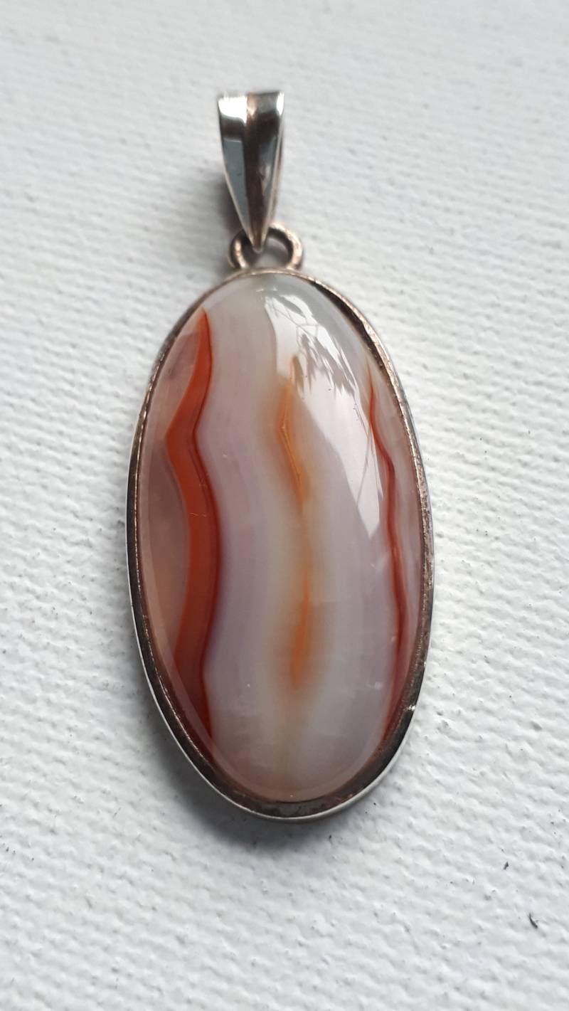 Wunderschöner Anhänger Aus Botswana-Achat Mit Silberfassung von ElkesEdelsteinstube