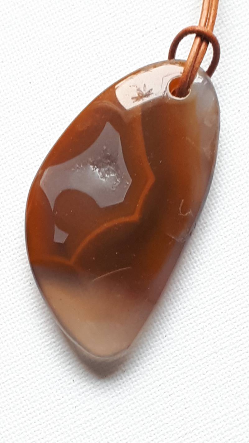 Wunderschöner Anhänger Aus Condor-Achat Mit Lederband von ElkesEdelsteinstube