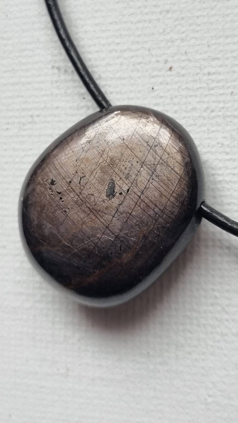 Wunderschöner Rubin Mit Lederband von ElkesEdelsteinstube