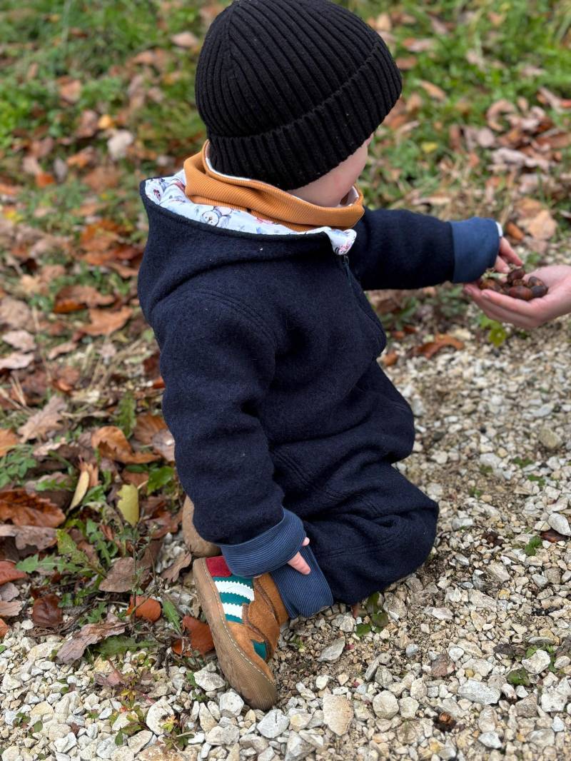 Wollwalk Overall/Anzug Gefüttert Mit Baumwolle Und Kapuze Sowie Bequemen Umschlagbündchen Wollwalk Overall/Anzug Gefüttert Mit Baumwolle Und Kapuze Sowie Bequemen Umschlagbündchen von ElkesPassion