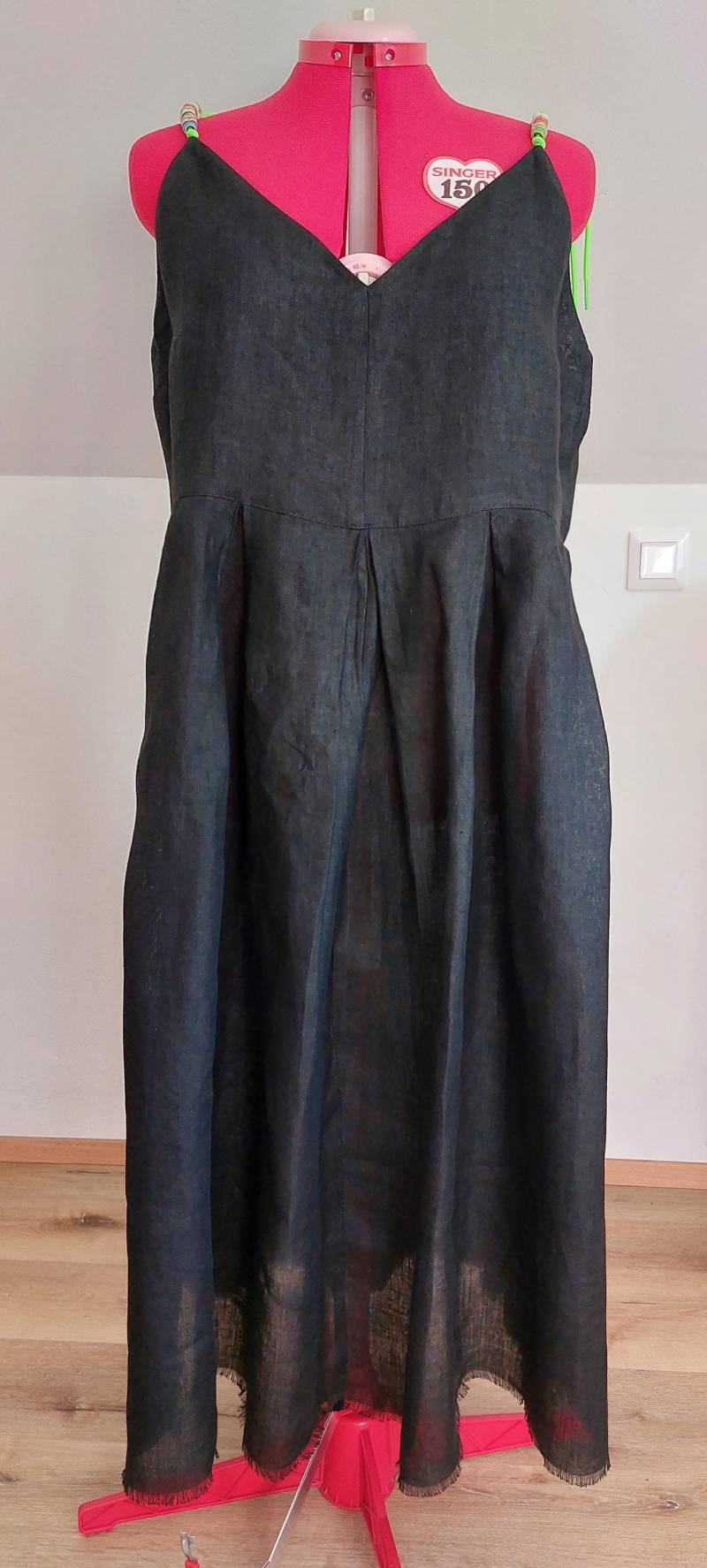 Handmade Black Linen Sundress With Murano-style Glass Beads - Vintage Lightweight Flax, One-Of-A-Kind. Sitze L | 42 von ElkoraDesign