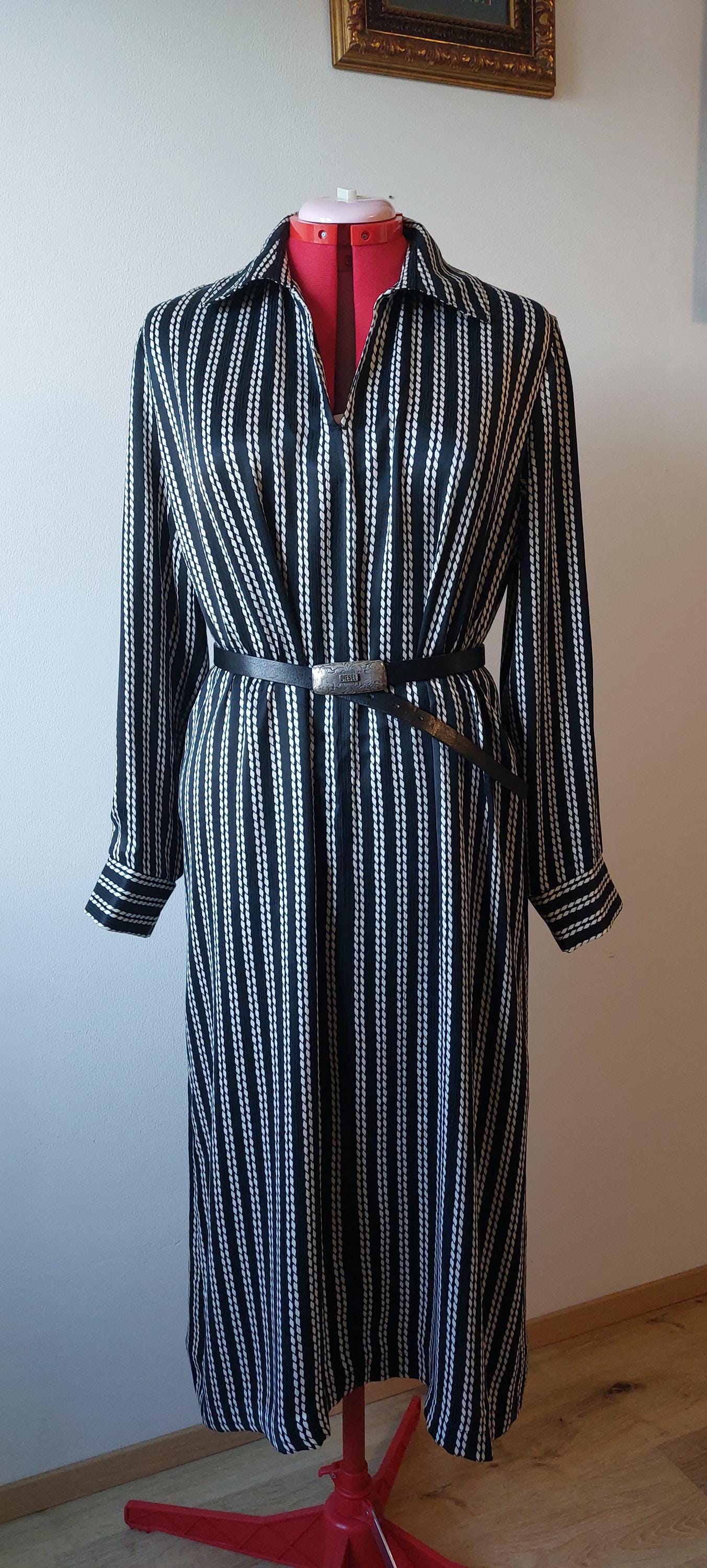 Handmade Retro Dress Black Viscose With Chevron Stripes, Long Sleeves, A-Line Hem, Unique One-Of-A-Kind Piece. Sitz M Handmade Retro Dress Black Viscose With Chevron Stripes, Long Sleeves, A-Line Hem, Unique One-Of-A-Kind Piece. Sitz M von ElkoraDesign