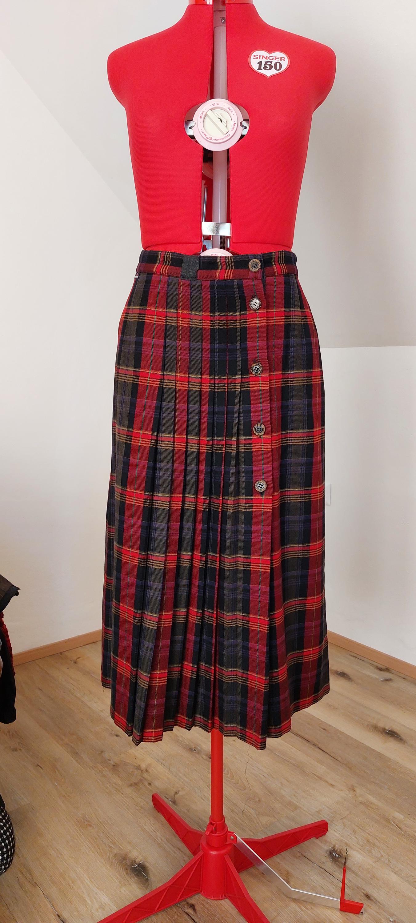 Vintage 80S 90S Daniel Hechter Tartan Wool Skirt | French Designer Plaid Pleated Midi Pure Office Core Fashion Vintage 80S 90S Daniel Hechter Tartan Wool Skirt | French Designer Plaid Pleated Midi Pure Office Core Fashion von ElkoraDesign