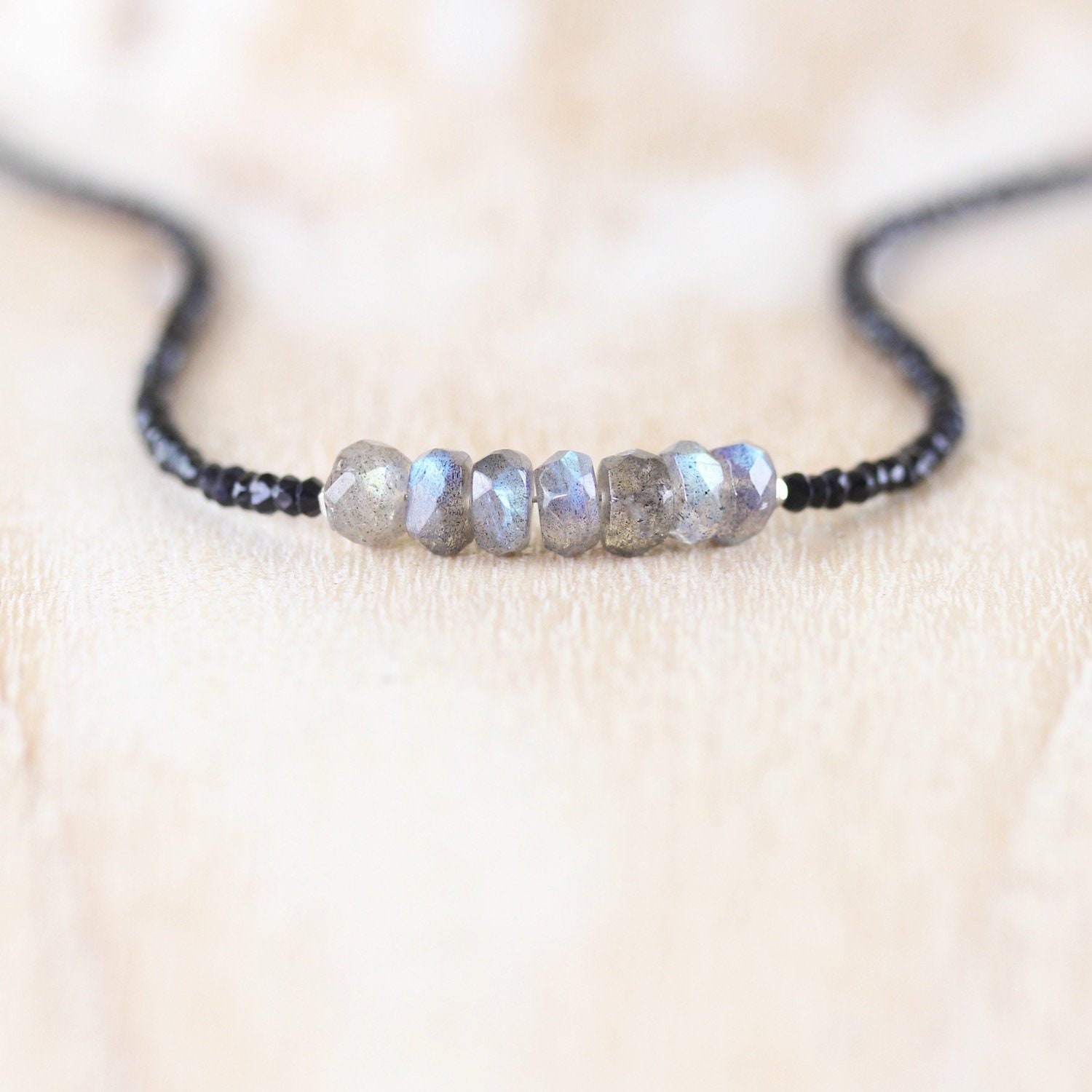 Labradorit & Schwarzer Spinell Halskette in Sterling Silber, Gold Oder Rosegold Filled, Blauer Blitz Edelstein Halsband, Layering Schmuck Für Frauen von EllaArtisanJewellery