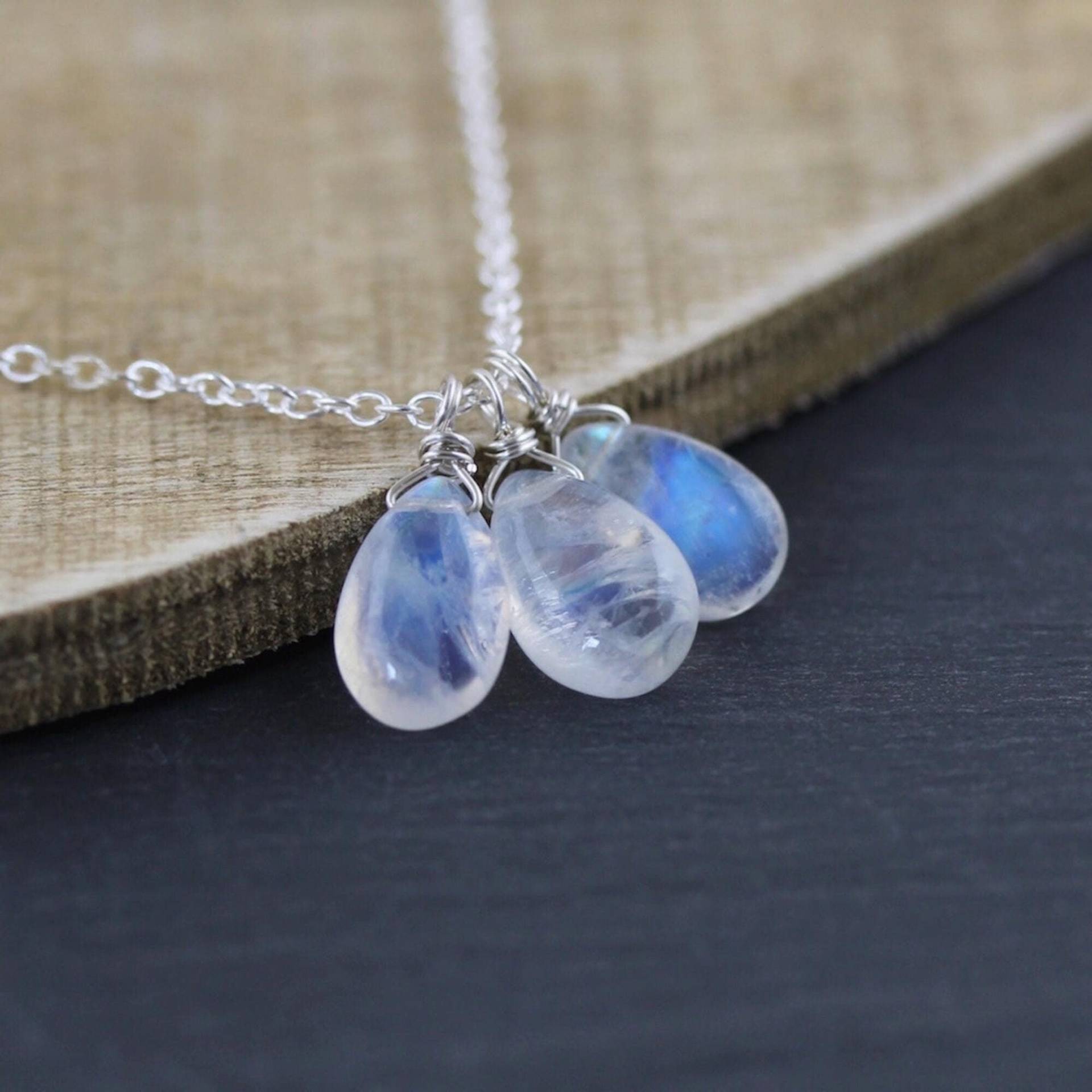 Regenbogen Mondstein Anhänger in Sterling Silber, Gold Oder Rosegold Filled, Blauer Blitz Edelstein Halskette, Draht Schmuck Für Frauen von EllaArtisanJewellery