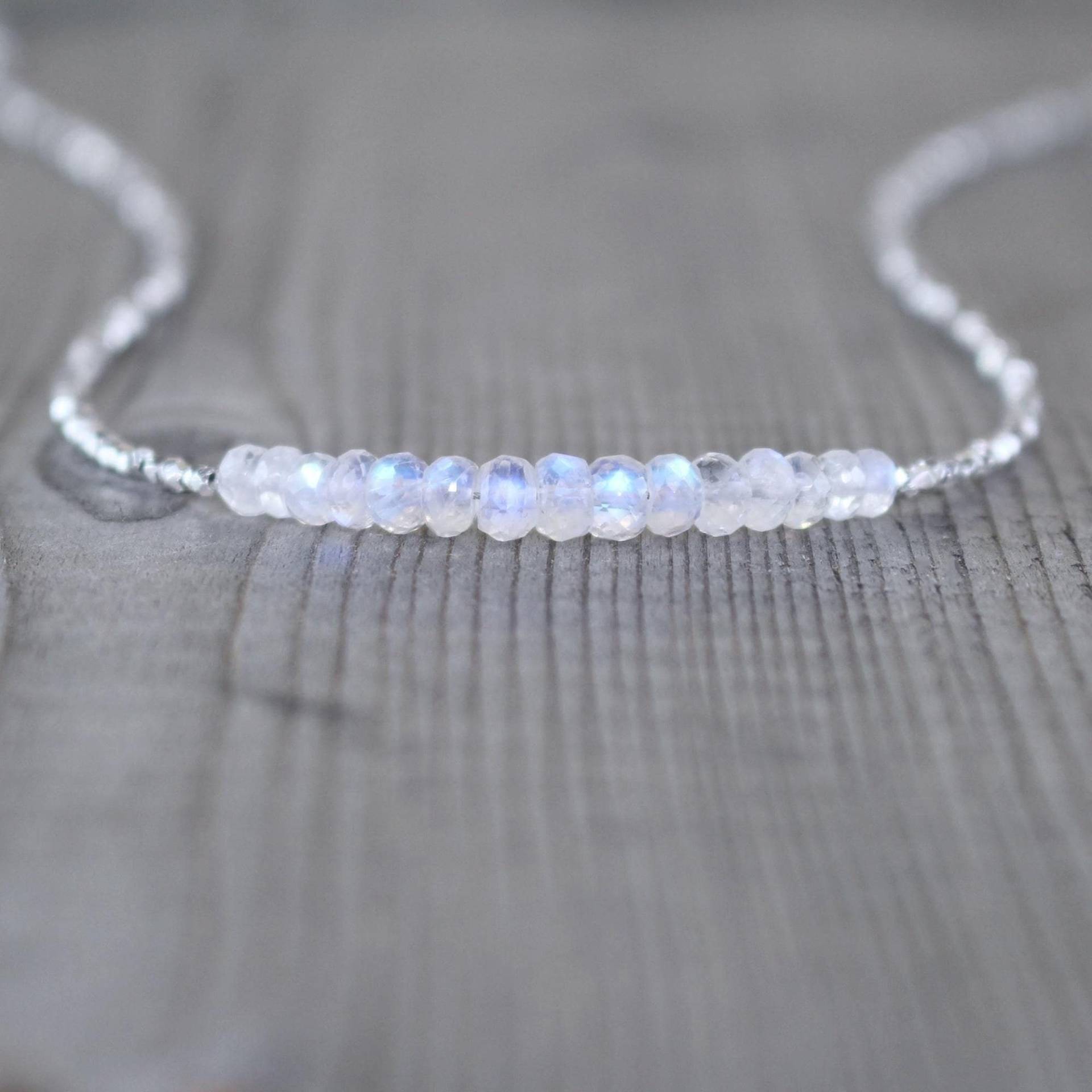 Regenbogen Mondstein & Sterling Silber Halskette, Aaa Blue Flash Edelstein-Halsreif Mit Zierlichen Karen Hill Tribe Thai Facettierten Perlen von EllaArtisanJewellery