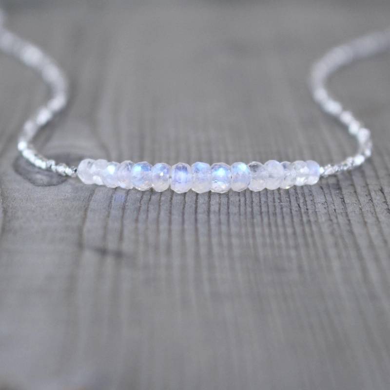 Regenbogen Mondstein & Sterling Silber Halskette, Aaa Blue Flash Edelstein-Halsreif Mit Zierlichen Karen Hill Tribe Thai Facettierten Perlen von EllaArtisanJewellery