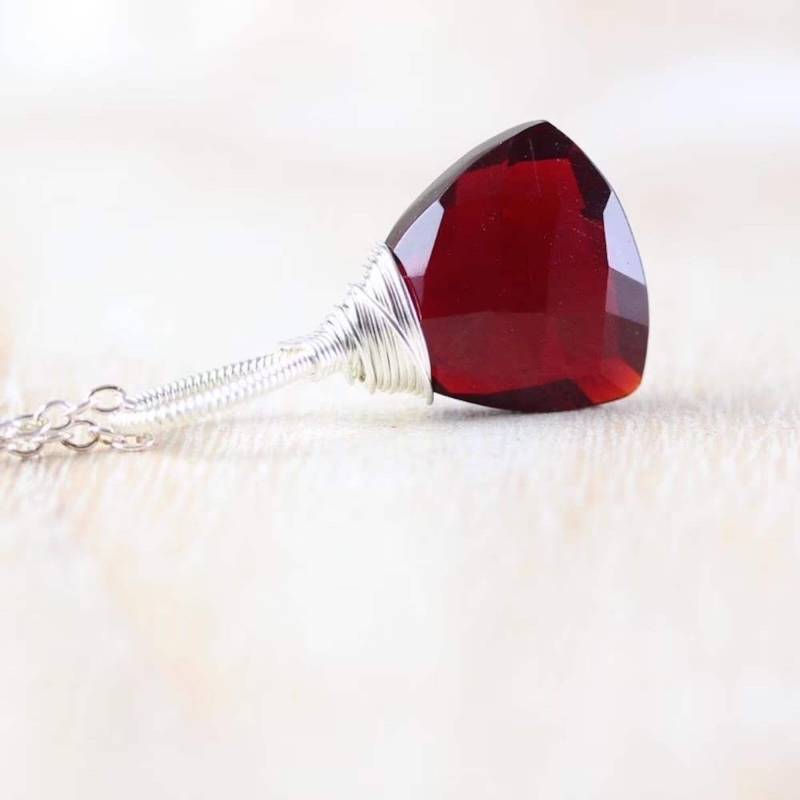 Roter Quarz Trillion Anhänger in Sterling Silber, Gold Oder Rosegold Filled, Draht Gewickelt Edelstein Halsketten Charme, Schmuck Geschenk Für Frauen von EllaArtisanJewellery
