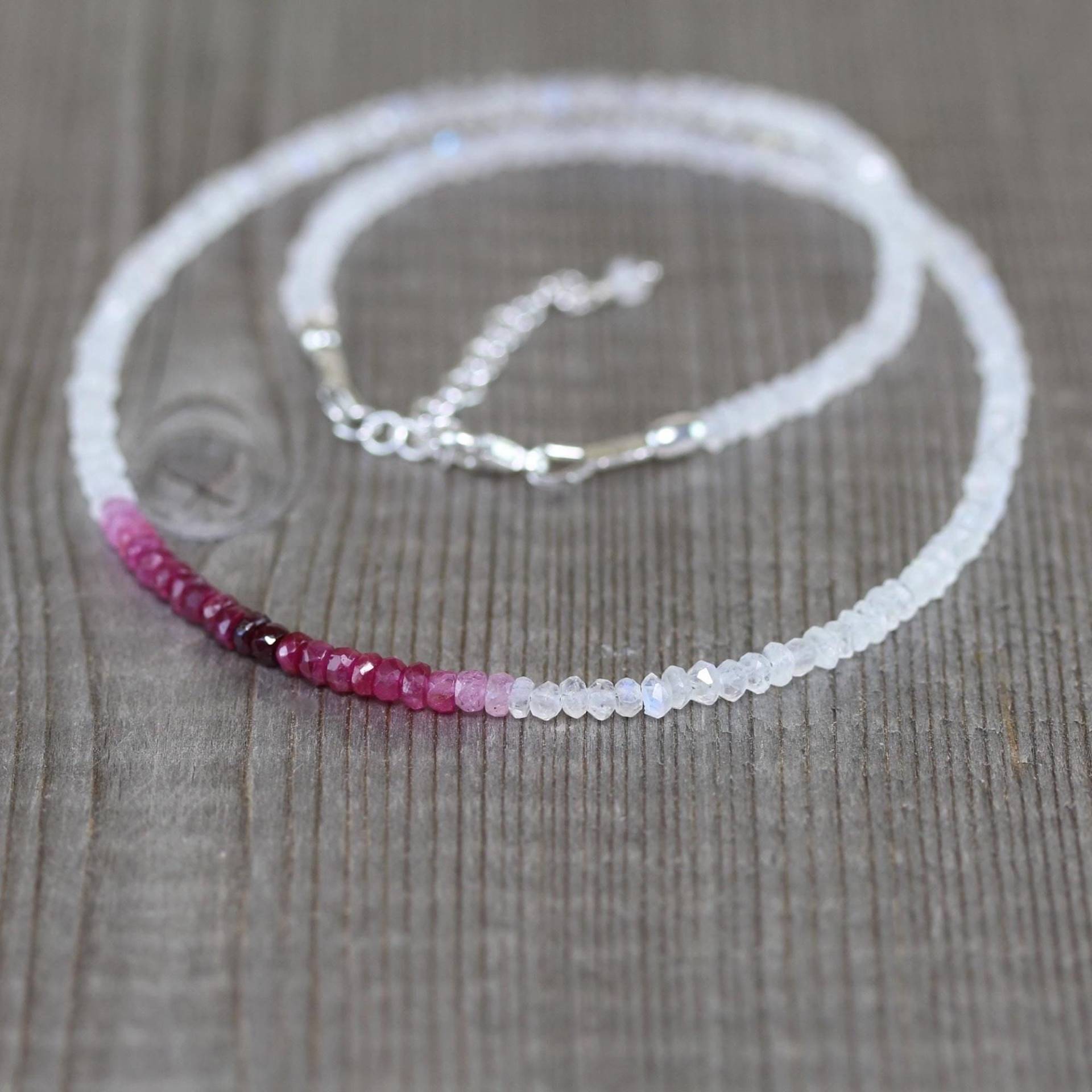 Rubin & Regenbogen Mondstein Perlen Halskette in Sterling Silber, Gold Oder Rosegold Filled, Zierliche Ombre Edelstein Halsband, Lange von EllaArtisanJewellery