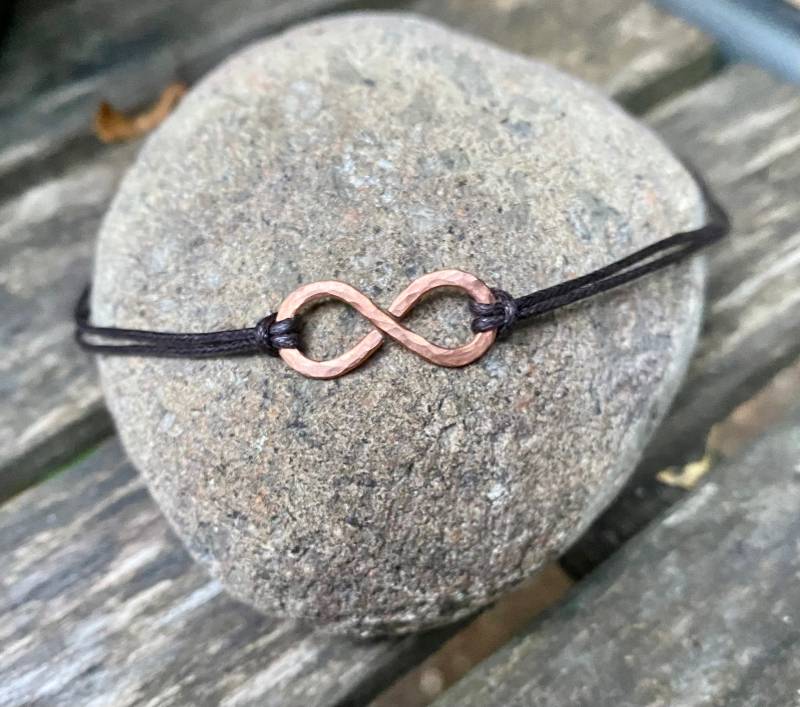 Armband Mit Unendlichkeitszeichen Aus Kupfer Oder Silber Gehämmert. Freundschaftsband. Mutter-Tochter-Band Armband Mit Unendlichkeitszeichen Aus Kupfer Oder Silber Gehämmert. Freundschaftsband. Mutter-Tochter-Band von EllaMinella