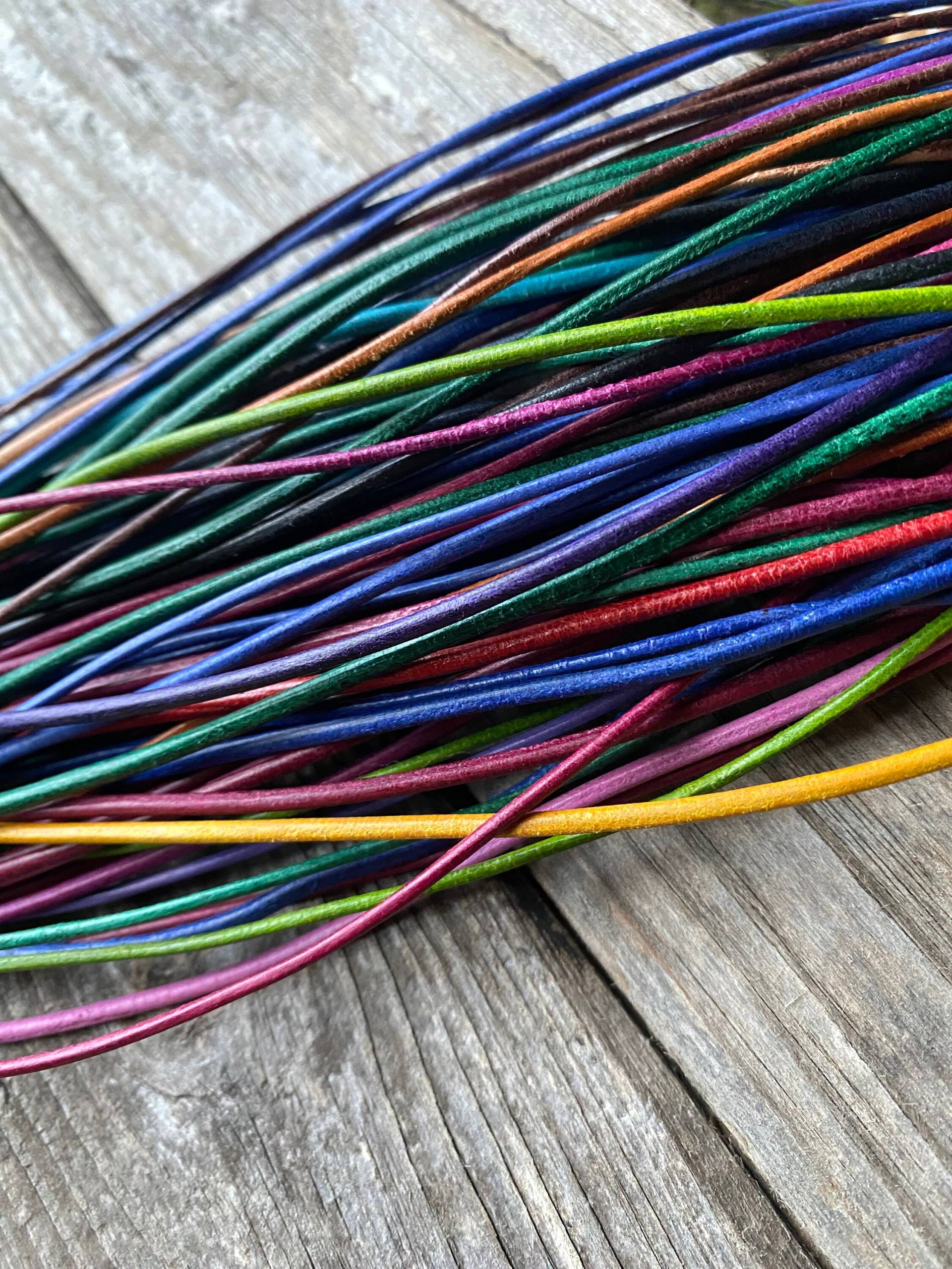 Lederband Bunt Und Klassisch Schwarz Oder Braun, Gefärbt von EllaMinella