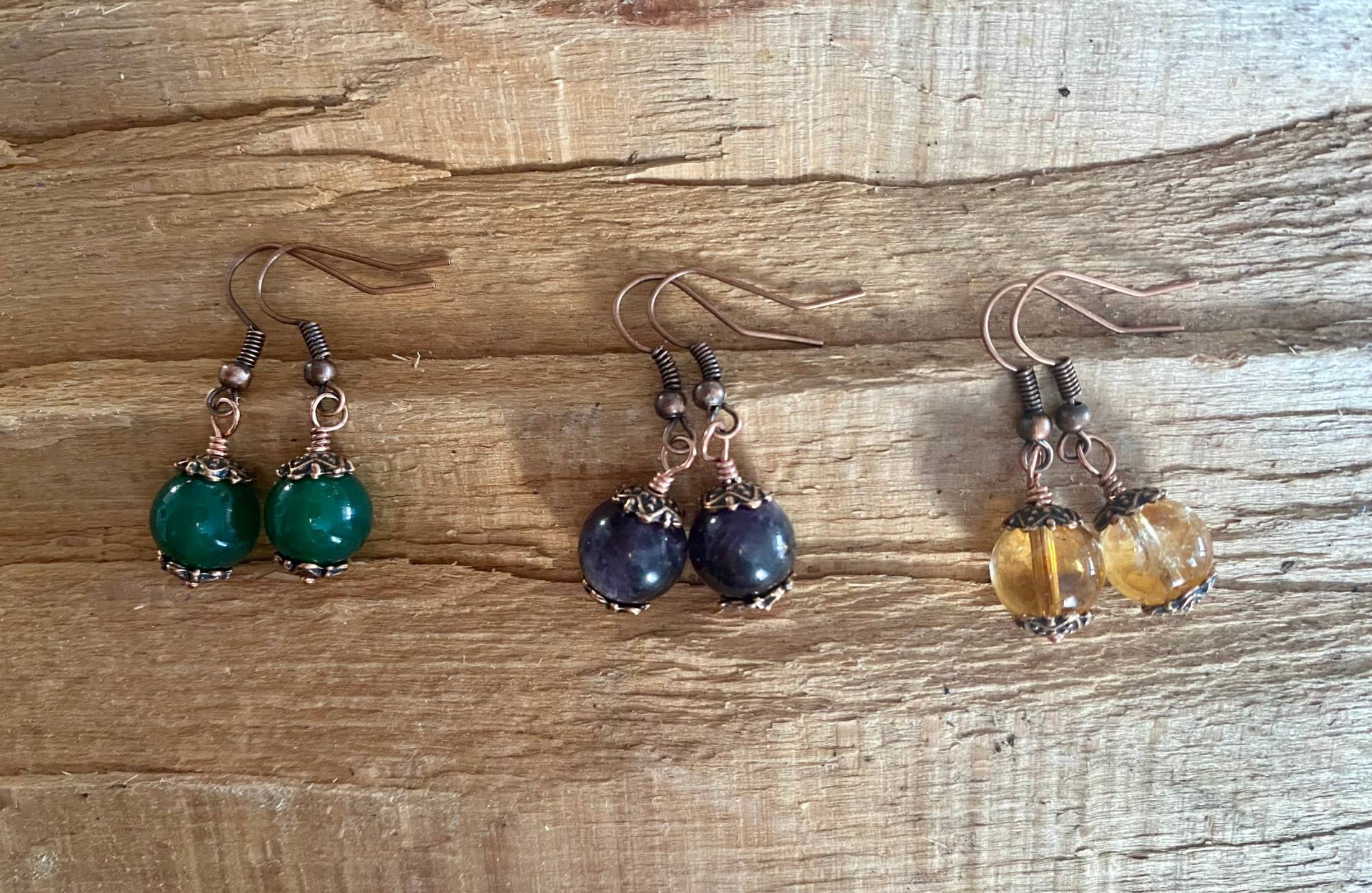 Ohrschmuck Aus Kupfer Mit Edelsteinkugeln Amethyst, Grünen Achat Und Citrin von EllaMinella