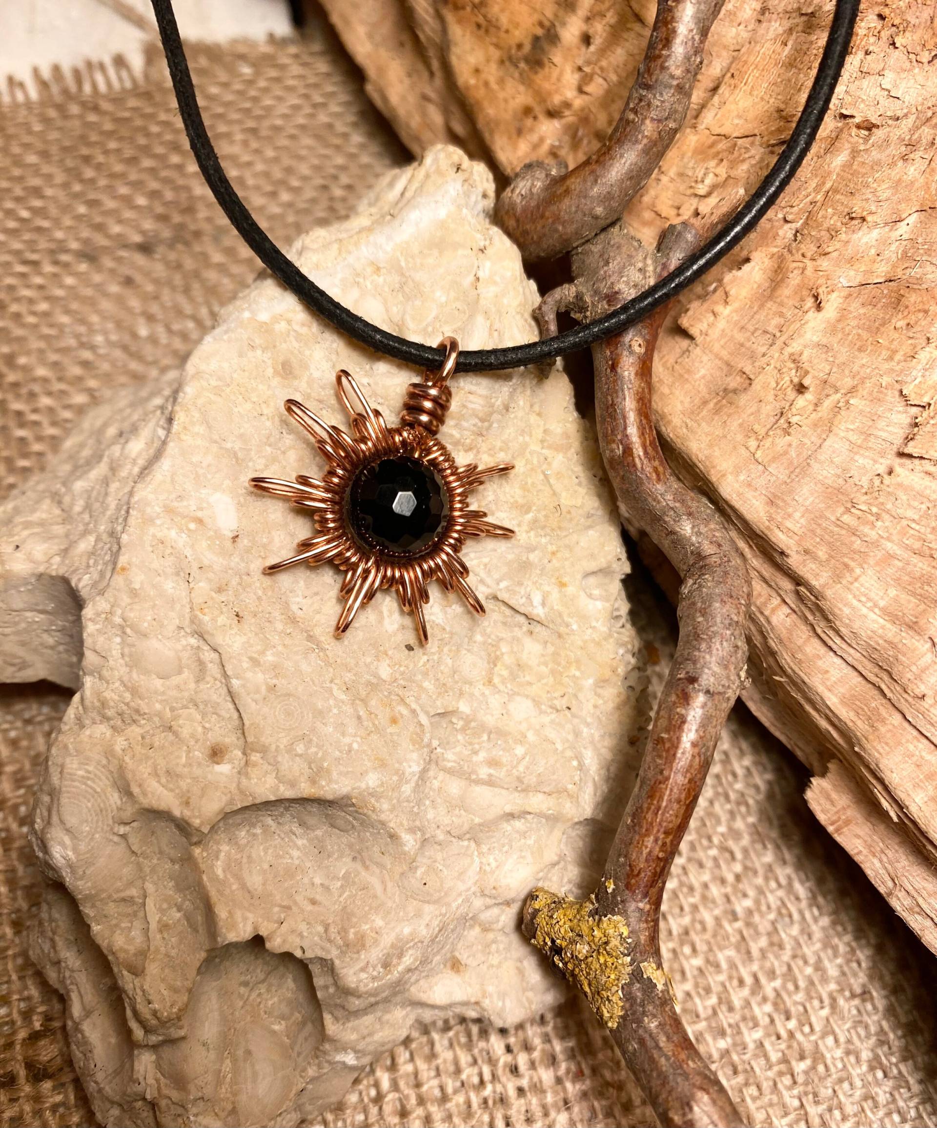 Sonnenanhänger Aus Kupfer, Talisman, Onyx von EllaMinella