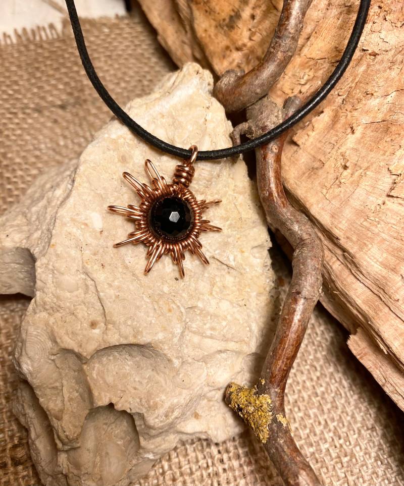 Sonnenanhänger Aus Kupfer, Talisman, Onyx von EllaMinella