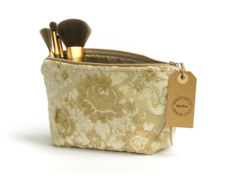 Floral Vintage Samt Kosmetik Oder Makeup Tasche in Creme Weiß Und Beige Floral Vintage Samt Kosmetik Oder Makeup Tasche in Creme Weiß Und Beige von EllaOsix