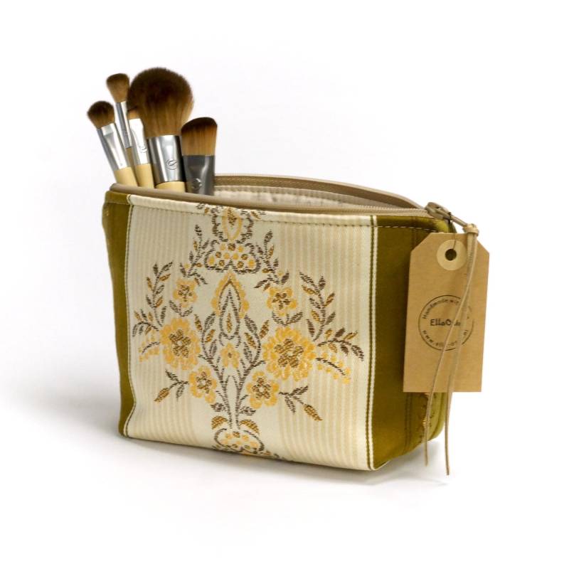 Vintage Floral Kosmetiktasche Handgemachtes Schminktäschchen Aus Stoff Vintage Floral Kosmetiktasche Handgemachtes Schminktäschchen Aus Stoff von EllaOsix