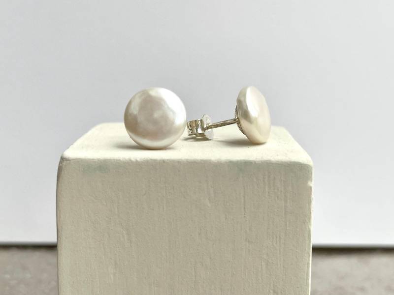 Perlohrstecker Echte Weiße Süßwasserperlen Ohrstecker Wunderschöne Perlen Hohe Qualität Sehr Guter Lüster Flache Hochwertig Frauen von EllaandmeShop