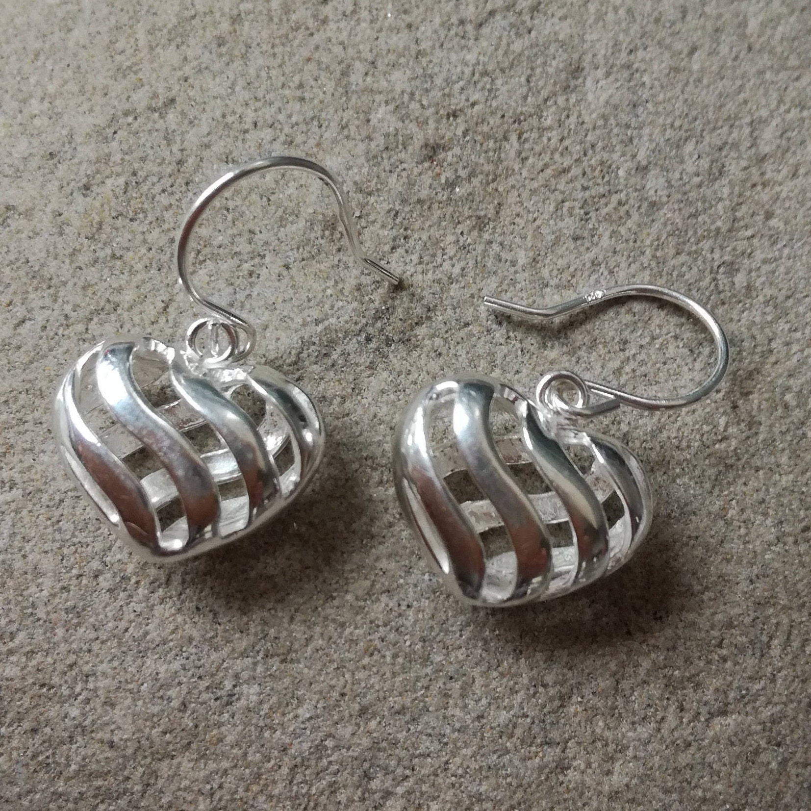 sterling Silber Filigran Herzohrringe sterling Silber Filigran Herzohrringe von Ellajhandmadejewels