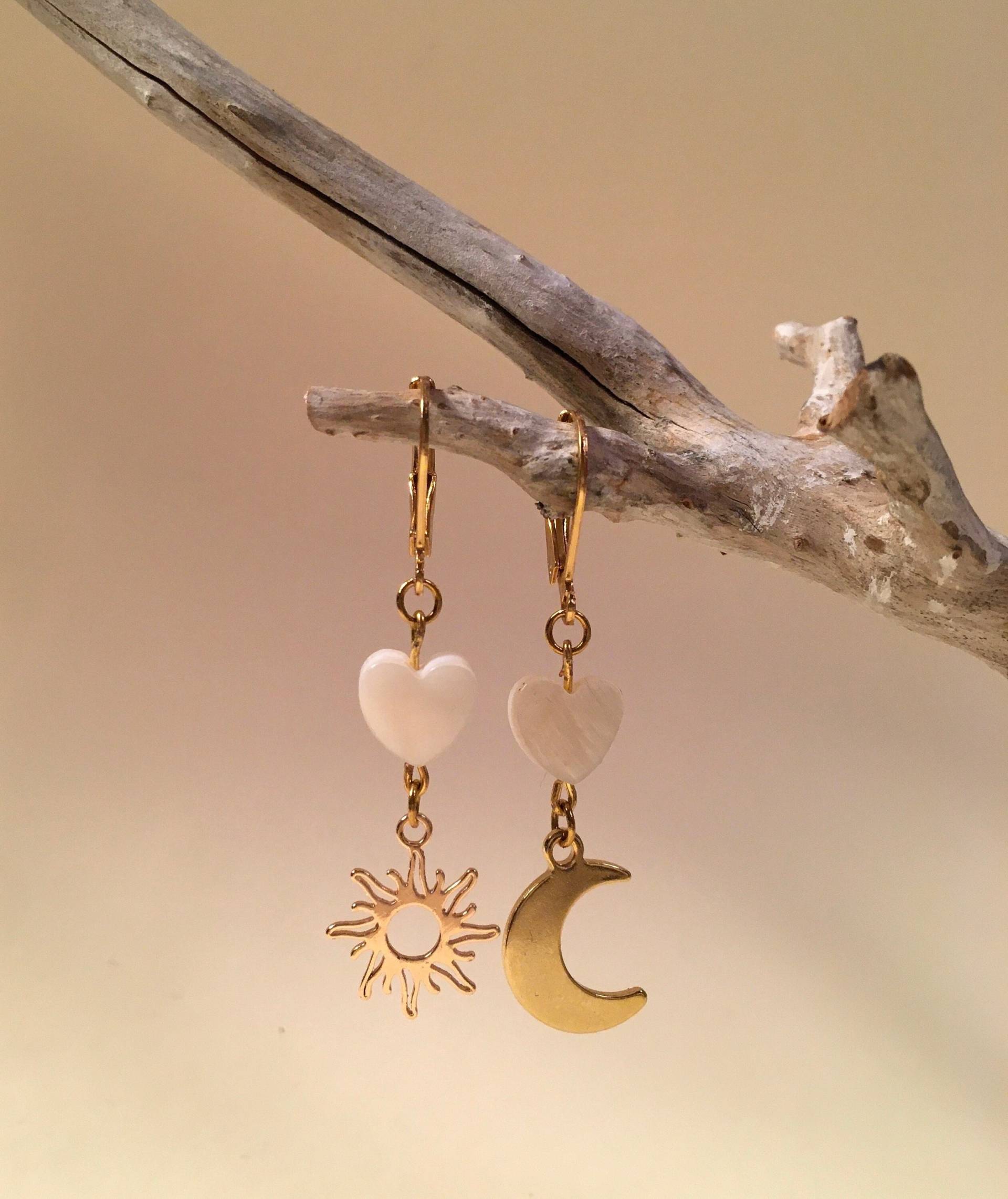 Wunderschöne Boho Ohrhänger, 24K Vergoldet Charms, Süßwasserzuchtperlen Herzen Wunderschöne Boho Ohrhänger, 24K Vergoldet Charms, Süßwasserzuchtperlen Herzen von EllasPiecesDE