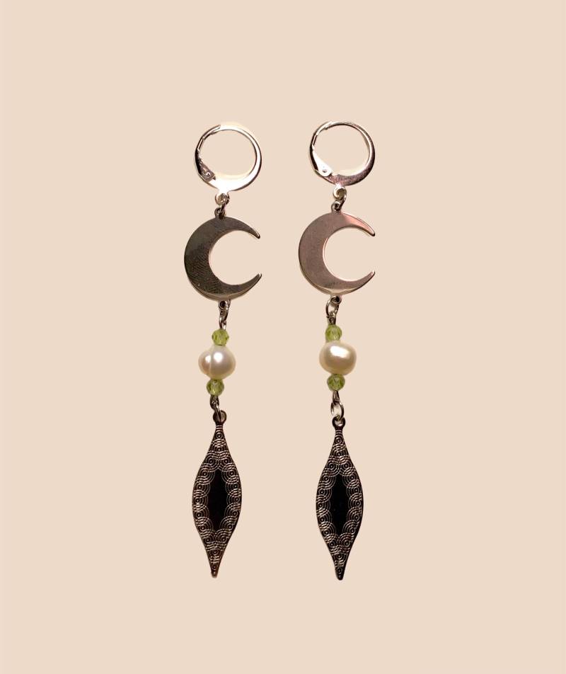 Wunderschöne Boho Ohrringe Mit Edelstahl-Charms, Echten Peridot-Edelsteinen & Perlen Wunderschöne Boho Ohrringe Mit Edelstahl-Charms, Echten Peridot-Edelsteinen & Perlen von EllasPiecesDE