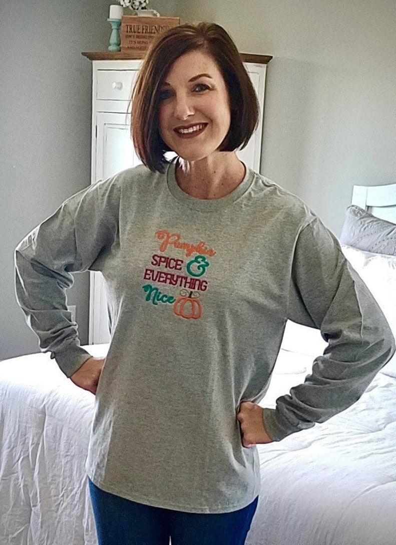 Monogrammiertes Langarm T-Shirt-Monogramm Oder Süße Sprüche Monogrammiertes Langarm T-Shirt-Monogramm Oder Süße Sprüche von ElleBCreations
