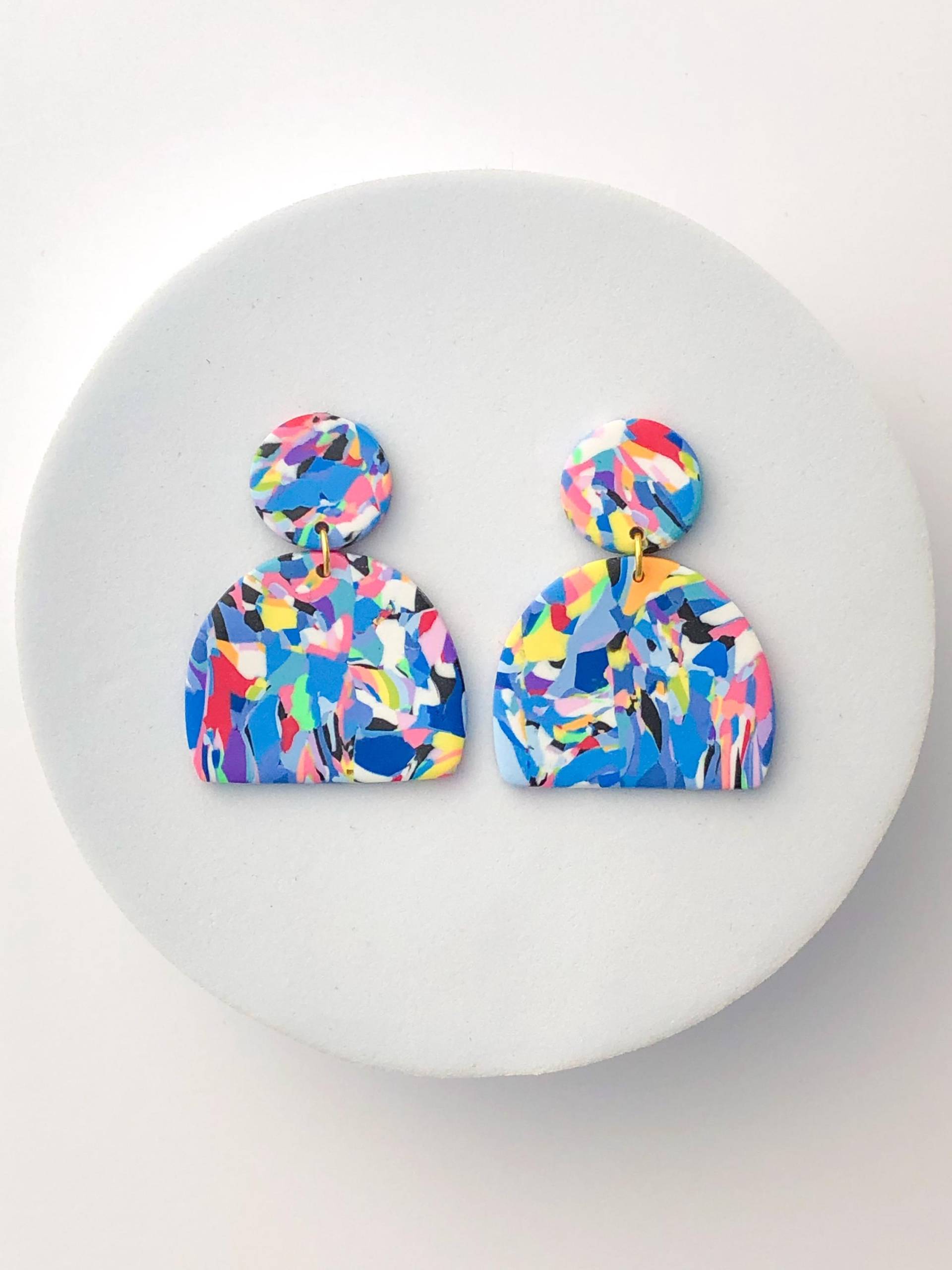 Bunter Ohrhänger Für Frühling, Sommer Schmuck, Polymer Clay Ohrring, Leichtes Handgemachtes Geschenk, Für Empfindliche Ohren, Blauer von ElleBeeClay