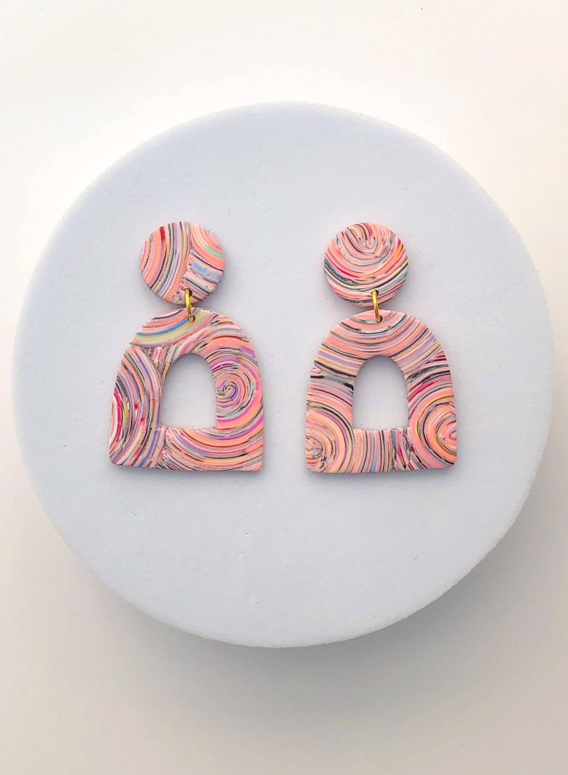 Funky Bunte Wirbel Ohrringe Für Frühling, Sommer Schmuck Sie, Leichte Handgemachte Fimo Schmuck, Für Empfindliche Ohren von ElleBeeClay